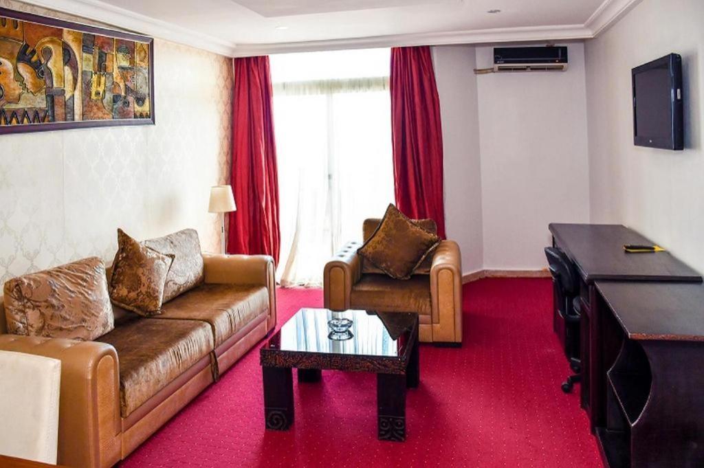 Imo Concorde Hotel Owerri Exteriör bild